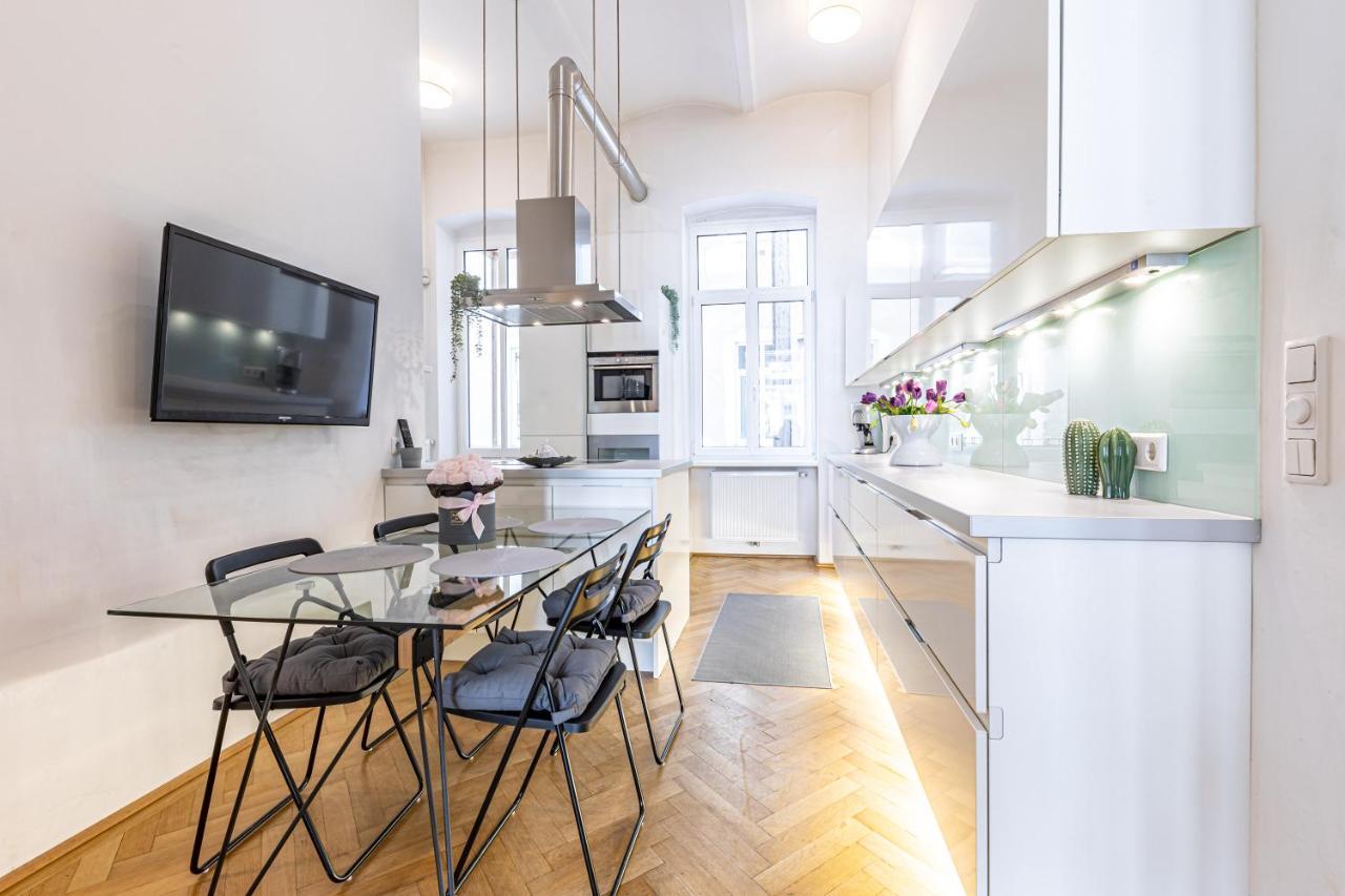 The Hub Vienna By Jr City Apartments Ngoại thất bức ảnh