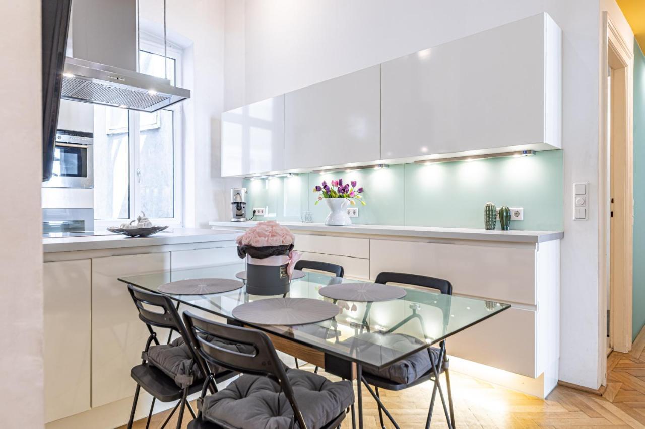 The Hub Vienna By Jr City Apartments Ngoại thất bức ảnh