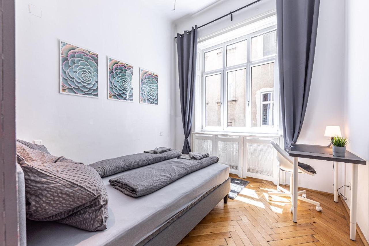 The Hub Vienna By Jr City Apartments Ngoại thất bức ảnh